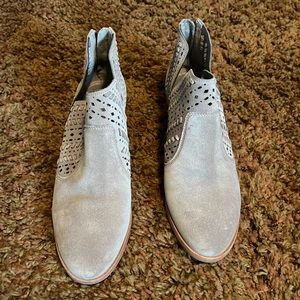 Vince Camino ankle booties